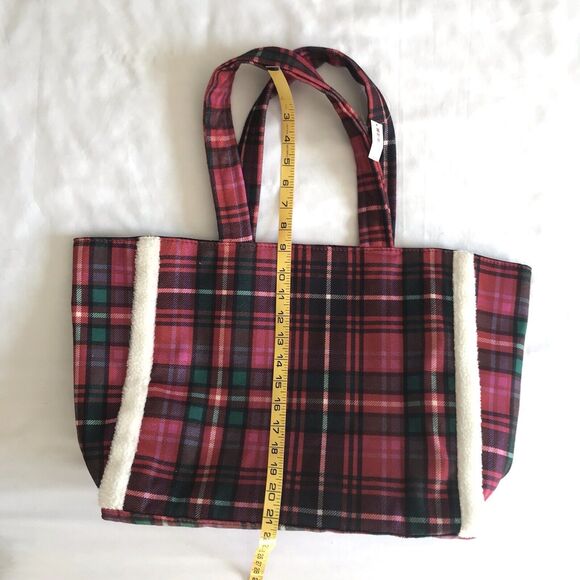 NWT Victoria's Secret Tartan Plaid Fleece Trim Large Logo Tote Bag Holiday Xmas - Picture 5 of 6